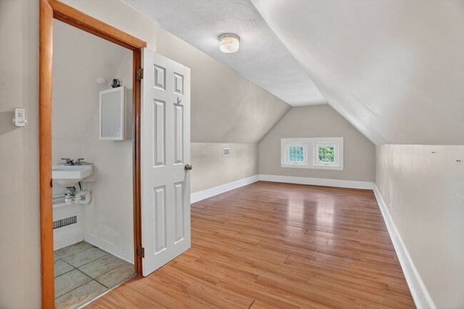 Building Photo - 583 Watertown St