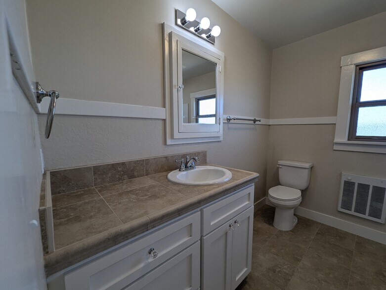 Building Photo - 211 Freitas Rd