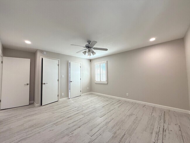 Building Photo - 500 Thunderbird Dr