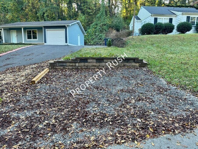 Building Photo - 1110 Fernway Cir