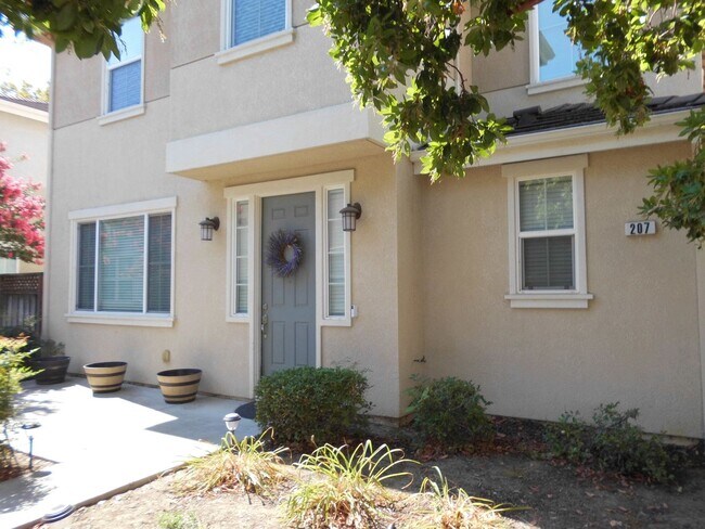 Building Photo - 207 Coulter Way