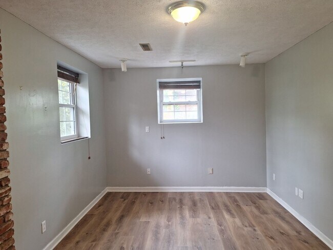 Building Photo - Basement Rancher located in Farragut