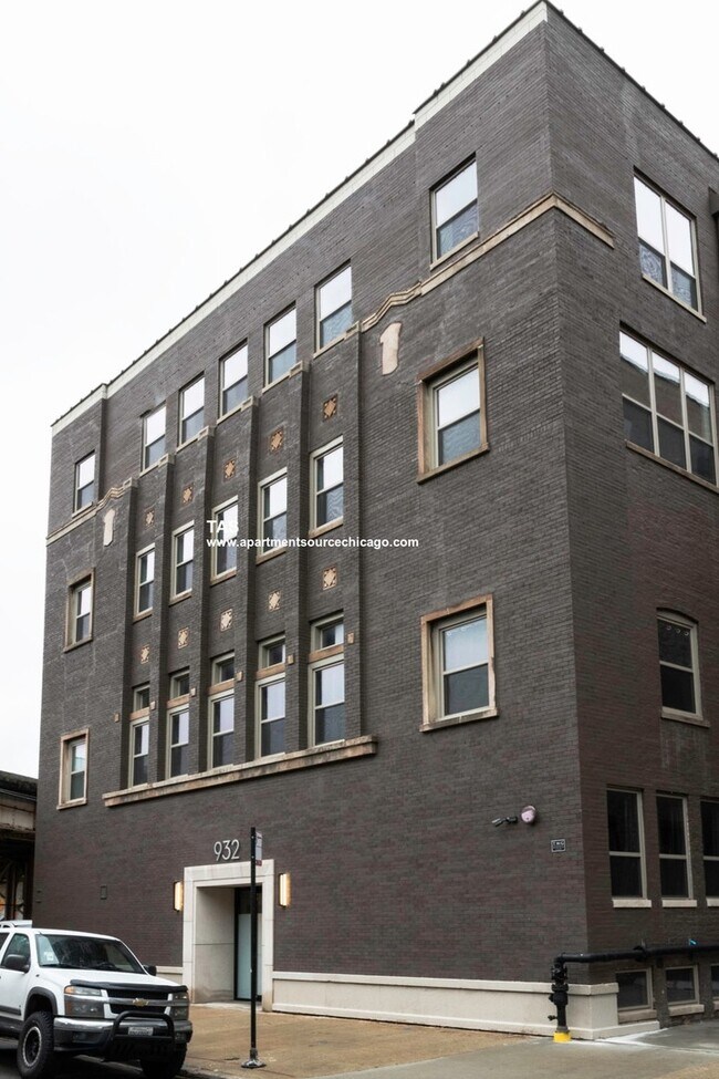 Building Photo - Loft-style condo-quality 2 Bed/2 ba IN UNIT LAUNDRY!!