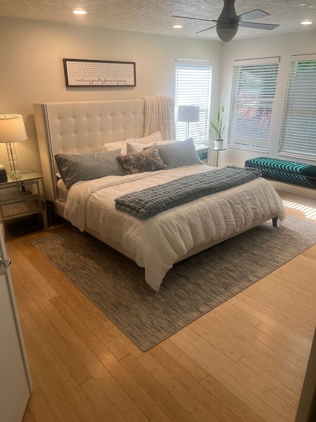 Building Photo - Spacious and Modern 5 Bed, 4 Bath Home