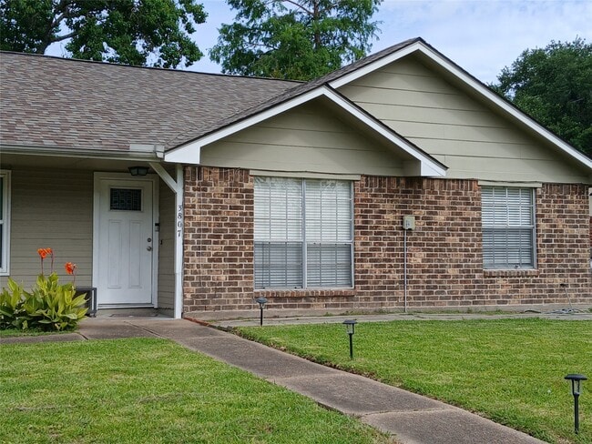 Building Photo - 3807 Quiet Pl Dr