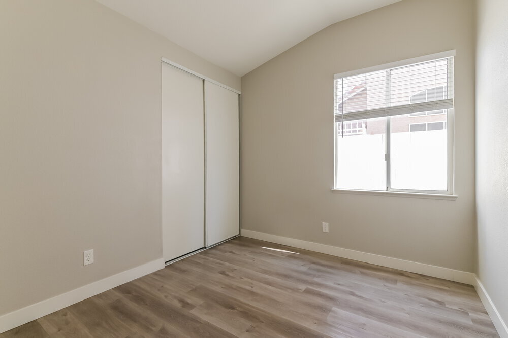 Building Photo - 801 Zinnia Cir