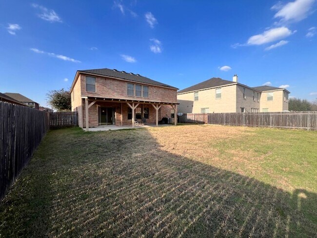 Building Photo - NorthPark / Taylor, TX / 4 bedrooms / Approx 2932 sq. ft. / Refrigerator / Washer & Dryer / New C...