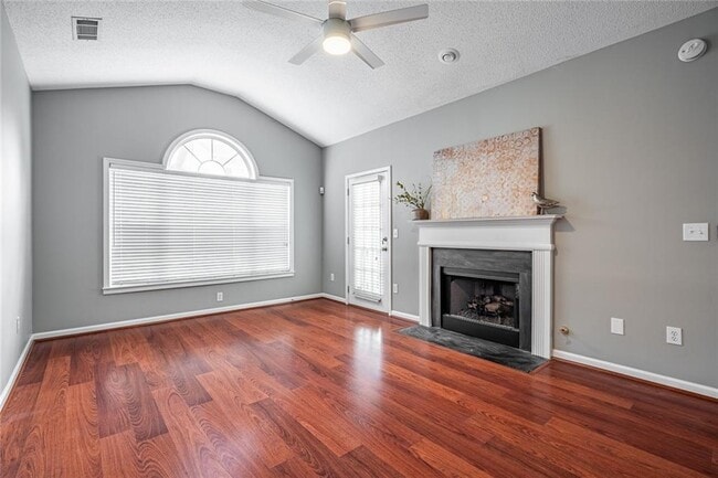 Building Photo - 303 Spring Heights Ln