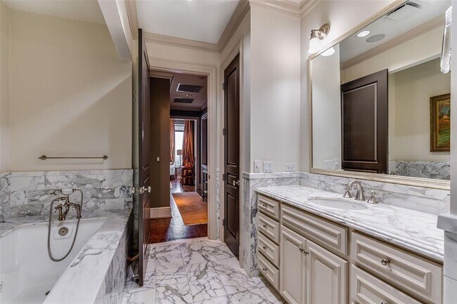 Building Photo - 3505 Turtle Creek Blvd