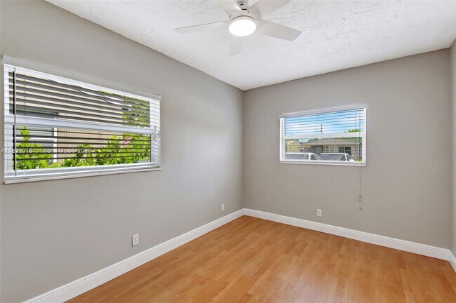 Building Photo - 320 NW 51st Ct