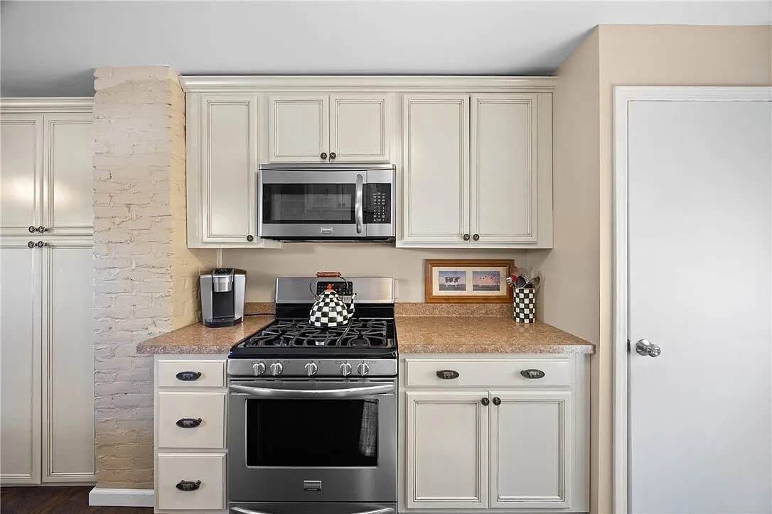 Building Photo - 136 Castleford Rd