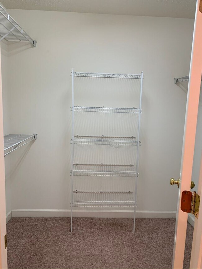 Building Photo - 173 Clusters Cir