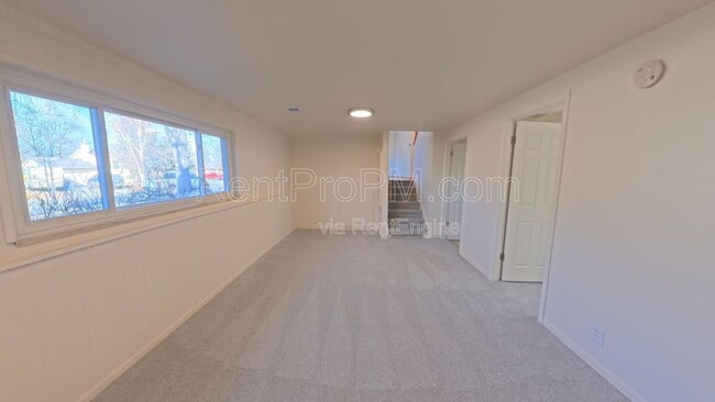 Building Photo - 1028 Skyline Dr