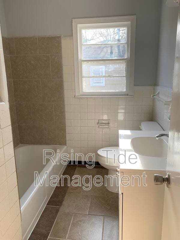 Building Photo - 928 5 Mile Rd