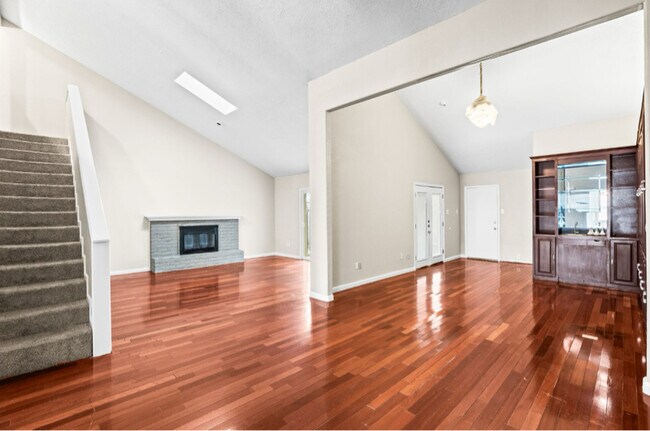Building Photo - 11 Rock Creek Dr