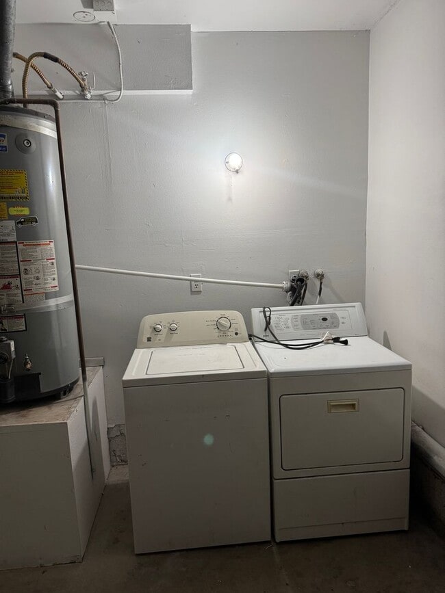 Building Photo - Condo with Amazing Lake View!