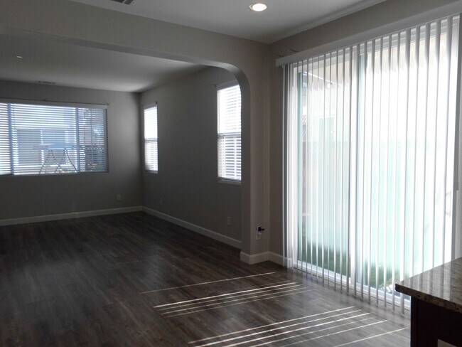 Building Photo - 207 Coulter Way