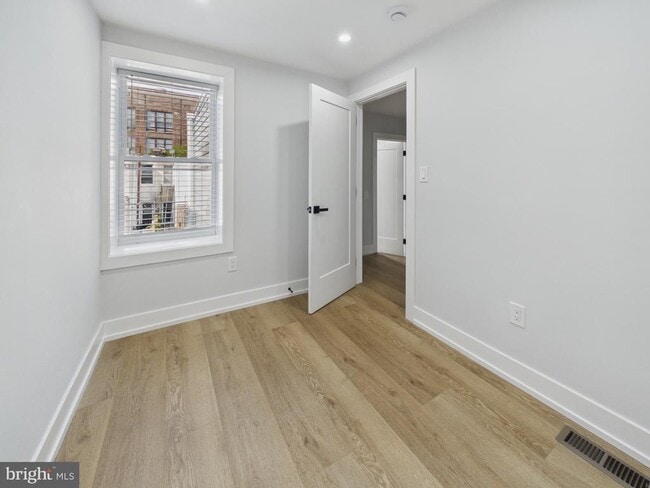 Building Photo - 2229 Oakford St