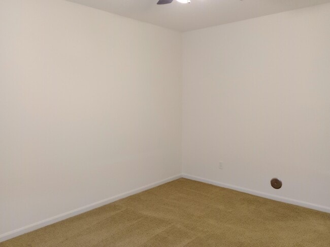 Building Photo - 3519 La Mesa Dr