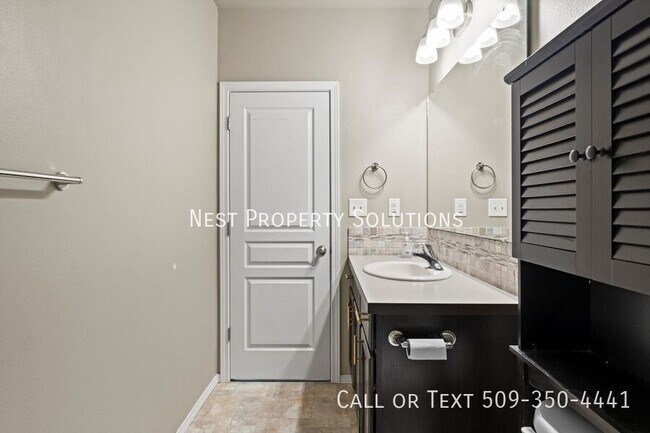 Building Photo - 558 S Lakeland Dr