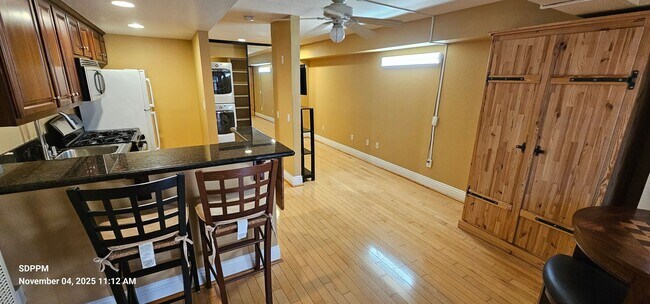 Building Photo - UTC - LA JOLLA - The Venetian - Nice STUDI...