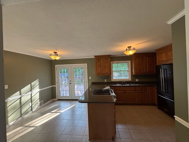 Building Photo - Space, Privacy & Flexibility – All in One Stunning Property