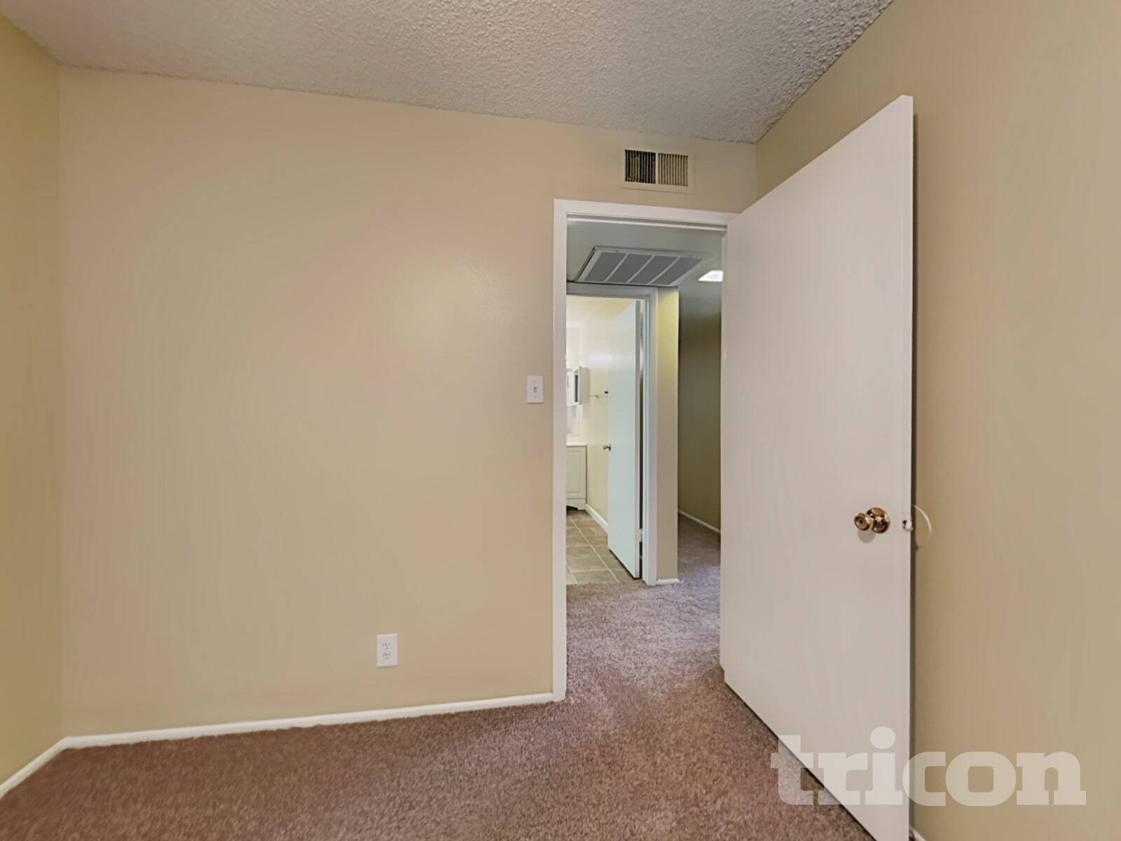 Building Photo - 6258 W Wolf St