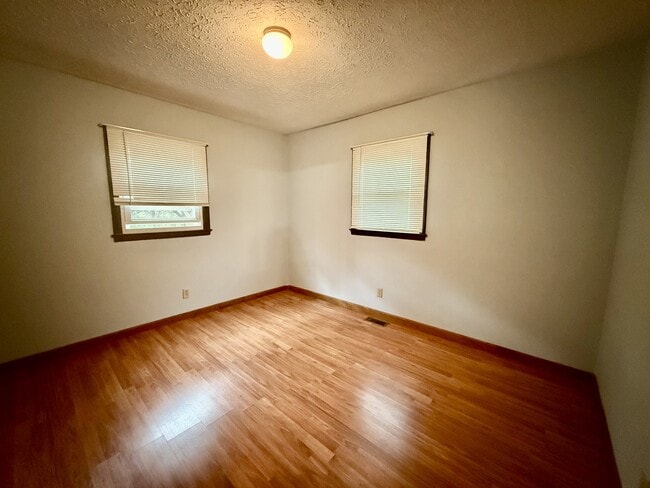 Building Photo - 110 Holly Ave