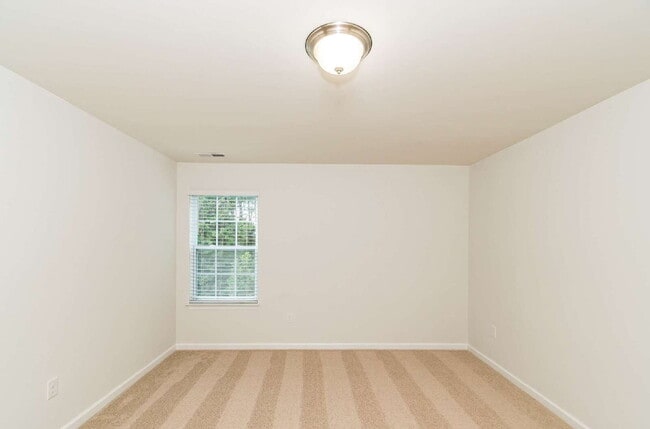 Building Photo - Stunning 4-Bed Home in Wendell with Granit...