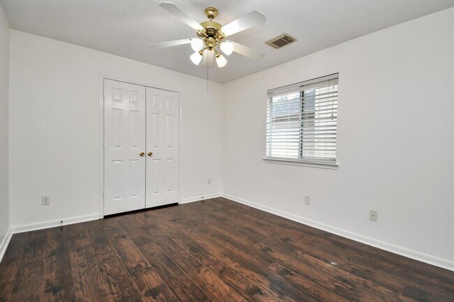 Building Photo - 8522 Chancellorsville Ln
