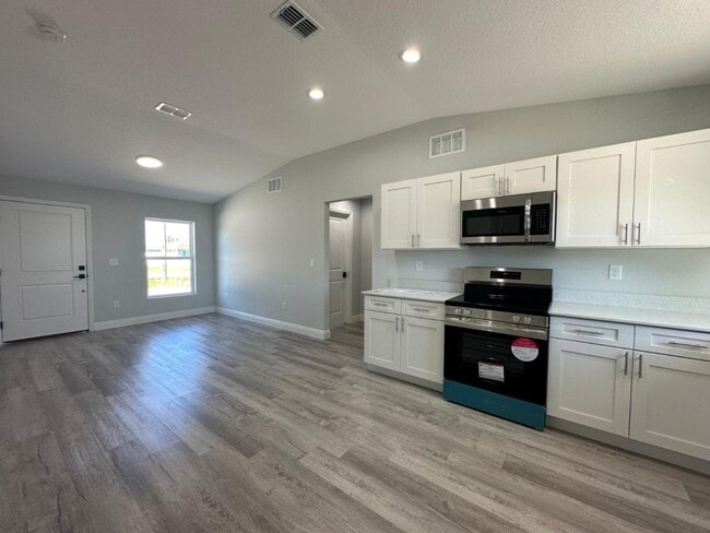 Building Photo - 5 Dogwood Ct