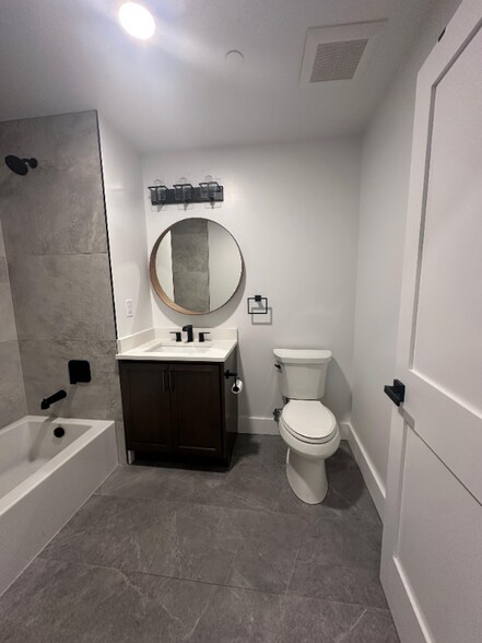 Building Photo - 56 Brill St