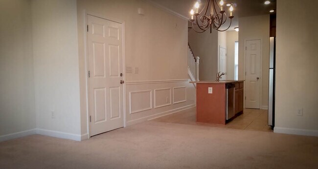 Building Photo - Steps from Shopping, Dining, & Entertainment in The Market Common