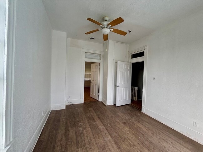 Building Photo - 3410 Sealy Ave