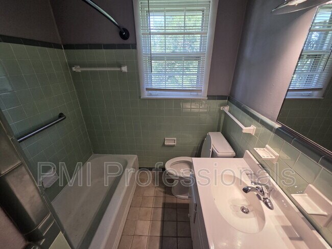 Building Photo - 218 Walcott Dr
