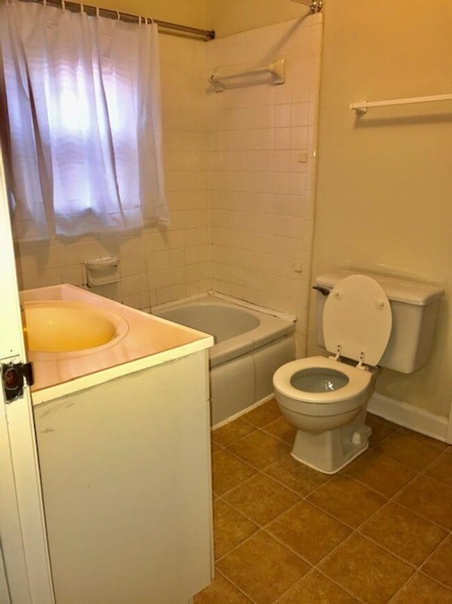 Building Photo - Great Experiences Are Just Around The Corner. Charming 2 bedroom Ranch Style Bungalow.