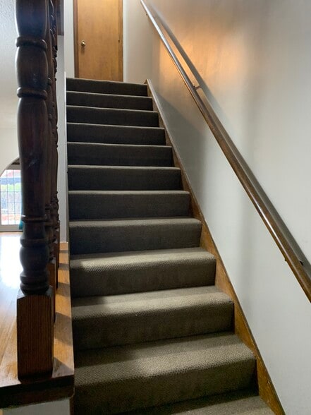 Stairs - 4337 Edison Cir