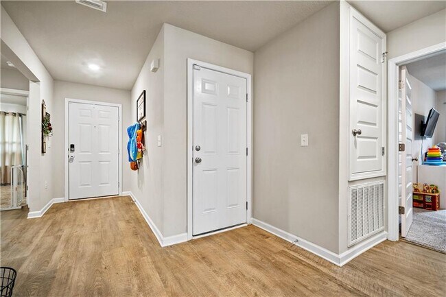 Building Photo - 6134 Stream Bank Dr