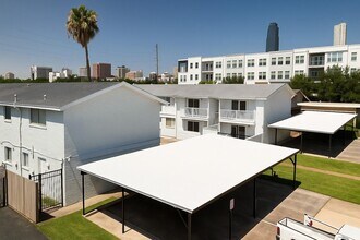 Building Photo - 5506 Beverly Hill St