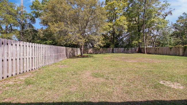 Building Photo - 1445 Hickory St