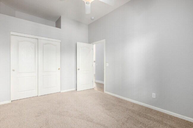 Building Photo - Arabian Views 4 bed 2 bath with pool