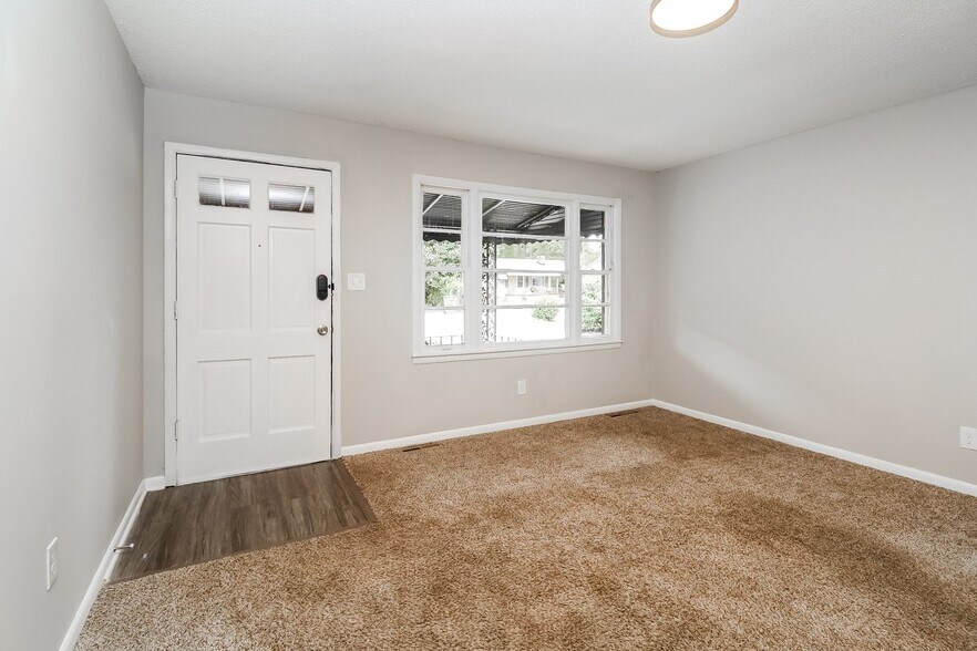 Building Photo - 105 Carver St