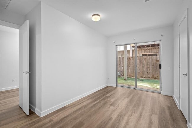 Building Photo - 811 Robin St