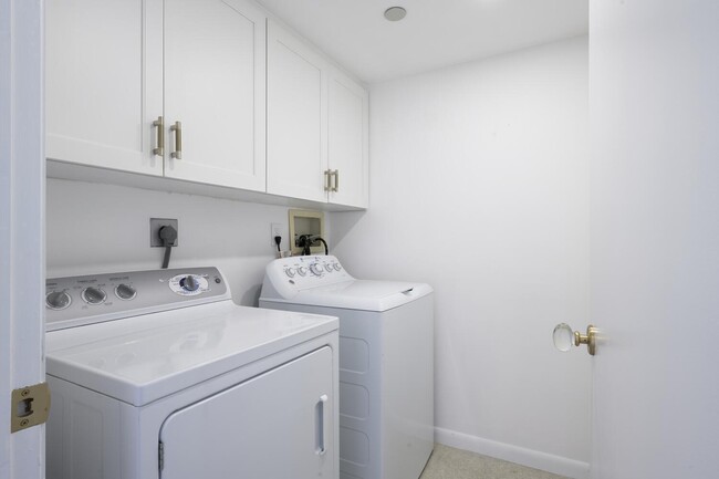 Building Photo - 525 S Flagler Dr