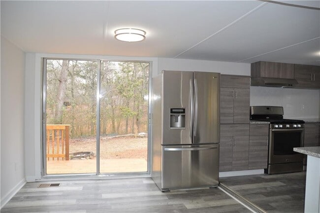 Building Photo - 3227 Hilltop Cir