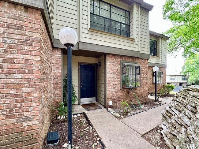 Building Photo - 1804 Capital Pkwy