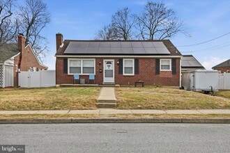 Building Photo - 1058 St Joseph St