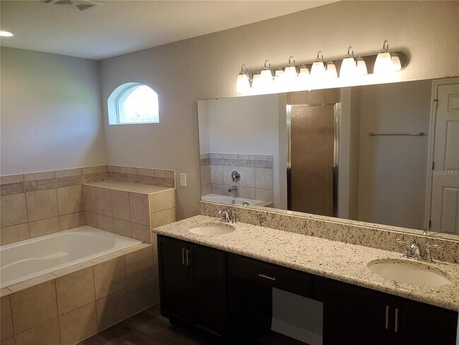 Building Photo - 5076 SW 104th Loop