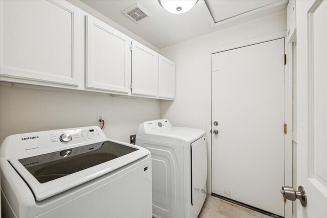 Building Photo - Spacious 4BR, 2BA Home with Modern Comfort