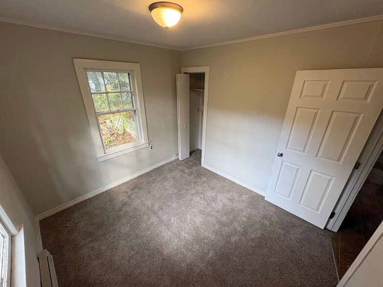 Building Photo - 2 Seawanhaka Ave